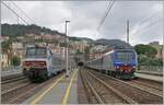 Die FS Trenialia E 464 673 ist mit ihrem RE 3155 von Torino Porta Nuova (ab 06:25) via Fossano, Savona nach Ventimiglia (an 10:47) unterwegs und kann nun nach der Ankunft des Gegenzuges Finale Ligure