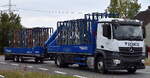 Semcoglas Holding GmbH mit einem MB ACTROS 1836 Transport-LKW mit Heckgreifarm + Hnger am 01.10.25 Hhe Bahnbergang Rodleben.