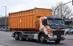 Berlin Recycling GmbH mit einem VOLVO FM 460 EURO6 Abrollkipper am 25.03.25 Berlin Marzahn.