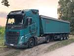 Volvo FH Kippersattelzug in Quetzin.
