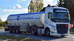 Polch Transporte GbR fr die SOL Deutschland GmbH mit einem Gastank-Sattelzug (Befllung siehe UN-Nr.: 22/2187 = Kohlenstoffdioxid, tiefgekhlt, flssig) mit VOLVO FH Zugmaschine