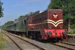 Mit ein Sonderzug nach Simpelveld steht am 8 Juli 2017 ex-NS 2225 abfahrtbereit in Schin op Geul.