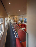 Innenraum/Interieur des Salonwagen Knigin Beatrix Sr 10, NL-NS 61 84 89-70 003-8, vom kniglichen Zug „Koninklijke Trein“ (Hofzug) am 24.