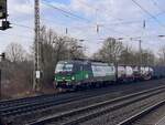 BR 193 727 mit Containern durch Dedensen-Gmmer Richtung Osten.