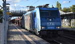 LTE Logistik- und Transport GmbH, Graz [A] mit ihrer  186 945-2  [NVR-Nummer: 91 80 6186 945-2 D-LTE] und einem PKW-Transportzug (leer) am 12.09.25 Durchfahrt Bahnhof Berlin Hohenschnhausen.