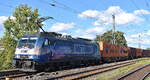 METRANS Rail s.r.o., Praha-Uhřněves [CZ] mit der geleasten Railpoool Lok  186 534-4  [NVR-Nummer: 91 80 6186 534-4 D-Rpool] und einem Containerzug am 15.09.25 Hhe Bahnhof