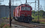 Rettungszug 'Basel' mit 177 002 am Zugschluss.