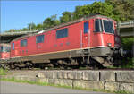 Re 4/4 II 11325 harrt der Dinge, die da kommen.