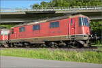 Re 4/4 II 11285 harrt der Dinge, die da kommen.