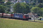 Re 6/6 11674 'Murgenthal' mit Schttgutwagen bei Frick, Juni 2025.