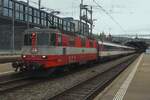 SBB 11109 zieht der EC nach Singen und Stuttgart aus Zrich HB am 19 Mai 2023..