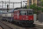 Am 19 Mai 2023 verlasst renovierter 420 213 mit ein Spitzverkehrszug Zrich HB.
