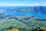 (279'812) - Blick auf Spiez und Thunersee am 31.