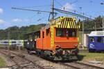 Ex-BLS TRaktor 225 056 zieht ein Reisewagen aus Smiswald-Grnen nach Wasen in Emmental am 18 Mai 2025 whrend das Spektakel  150 Jahre Emmentalbahn .