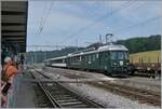 Bilder entstehen - nach dem alle Reisende den VH-MThB Zug und den Bahnsteig verlassen haben manvriert der VH MThB in Sumiswald Grnen seinen Zug auf ein Abstellgleis, damit der in