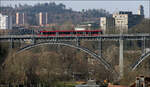 Mit Peter unterwegs durch Bern -     Eine Tramlink-Straenbahn der Linie 6 auf der Kirchfeldbrcke.