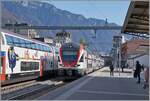 Auf dem ehemaligen Glies 2, welchen nun als Gleis + figuriert, erreicht der SBB RABe 511 116 als RE33 nach Annemasse den Bahnhof von Montreux.
