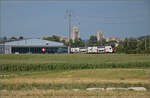 RABe 512 036 und RABe 512 030 'IR Dosto-Team' (im Bild) bei Salina Raurica.