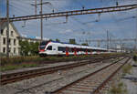 RABe 523 006 und RABe 521 024 in Pratteln.