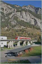 Ein Region Alps Nina ist bei Sembrancher auf dem Weg von Le Chble nach Martigny und fhrt ber die 370 Meter lange Sembrancher Brcke.