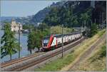 Nur wenige Meter vom Herstellerwerk ist der SBB RABe 502 210 (UIC 94 85 0502 210-3 CH-SBB) kurz nach Villeneuve auf dem Weg nach Lausanne.