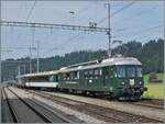 berraschung: Vom Bodensee kommend (Rorschach) erreicht der VH-MThB ABDe 4/4 N 12 mit dem  Bodan -Salon-Wagen und dem VH-MThB BDt Sumiswald-Grnen.