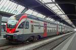 RABe 511 037 steht am Sylvester 2018 in Zrich HB abfahrtbereit.