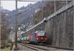 Die von der SBB Cargo angemietete 193 080 ist bei Veytaux-Chillon mit einem G�terzug auf dem Weg in Richtung Wallis.