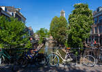 Blick von einer Brcke auf die Oudegracht in Utrecht am 29 April 2025.