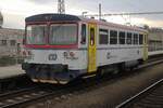An regnerischen 26 September 2025 steht 810 298 in Koln whrend die Modernisierung dieses Bahnhofes.