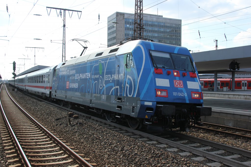 101 042-0 in Essen Hbf am 22.07.2012