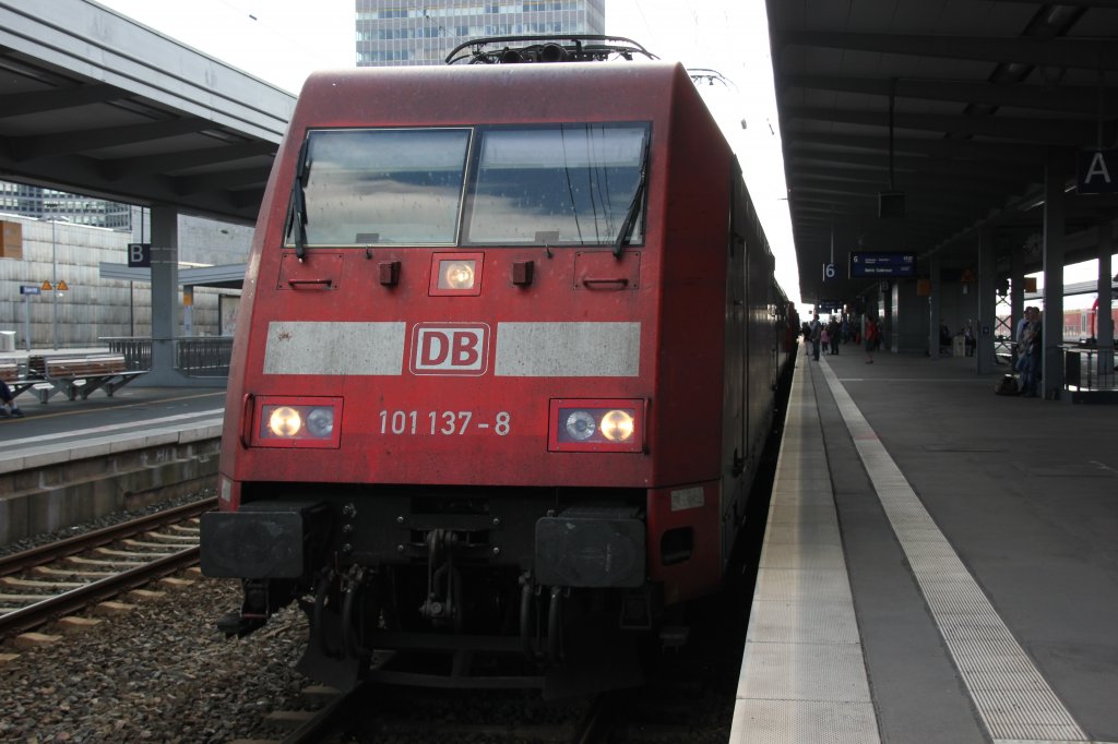 101 137-8 in Essen Hbf am 22.07.2012
