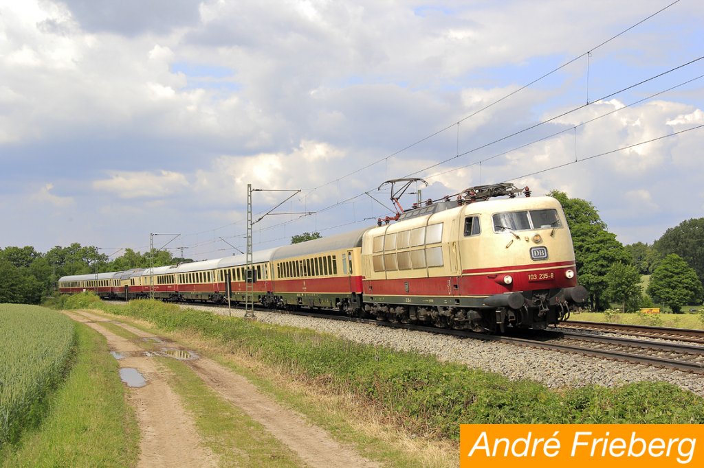 103 235 kam mit dem Rheingold von Rgen wieder.
Pnktlich durchfuhr sie am 10.06.12 um 16:20 Uhr Vehrte