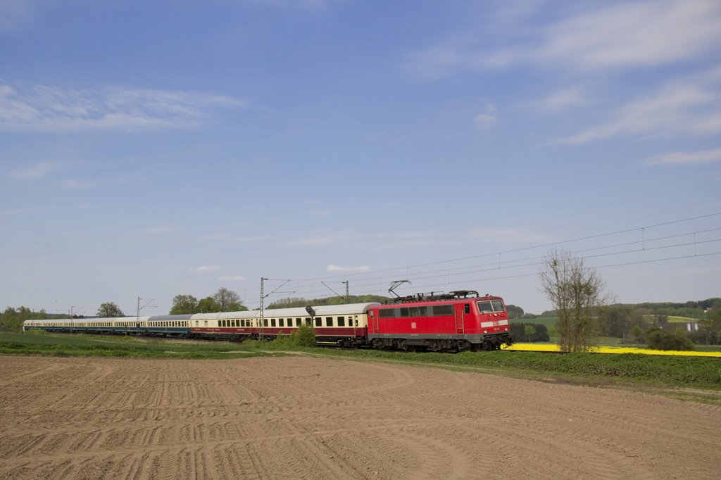 111 119 mit dem IC2417 nach Kln.
Hier am 1. Mai 2012 bei Vehrte
