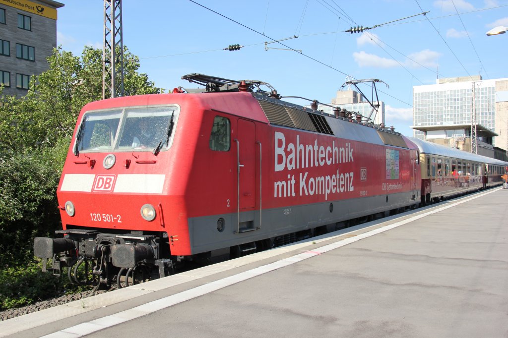 120 501-2 am 17.06.2012 in Essen Hbf