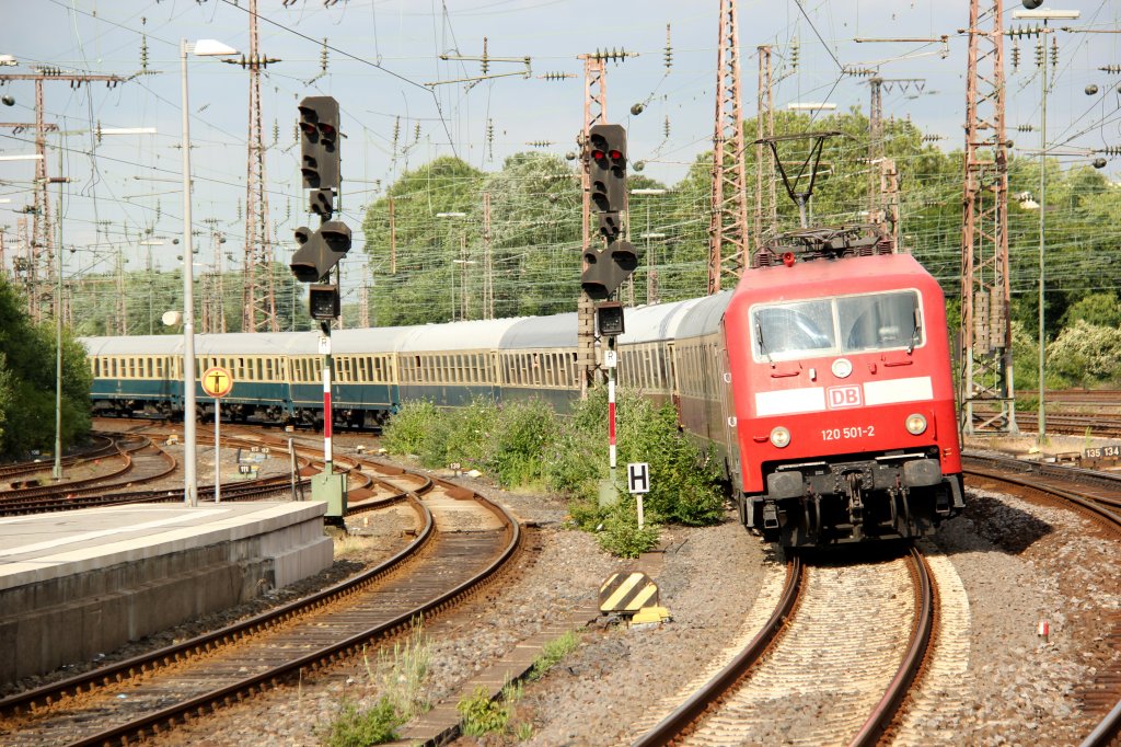 120 501-2 am 30.06.2012 in Essen Hbf