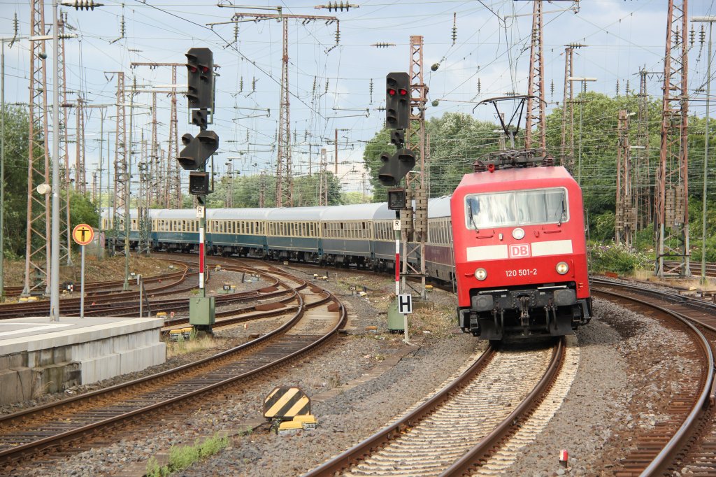 120 501-2  in Essen Hbf am 08.07.2012