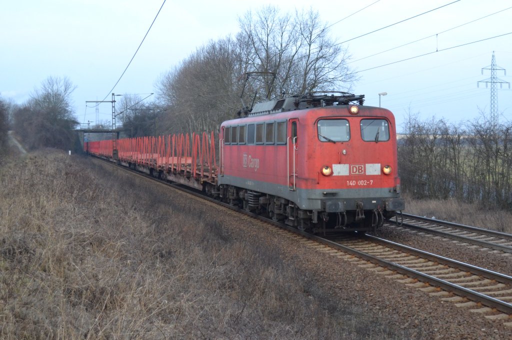 140 002 mit Einfachlampen am 3.3.12 in Ahlten
