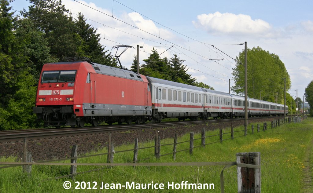 Am 19. Mai 2012 kam 101 073-5 mit dem IC 144 am Haken durch Vehrte von Berlin-Ostbahnhof nach Hoofddorp(NL).
