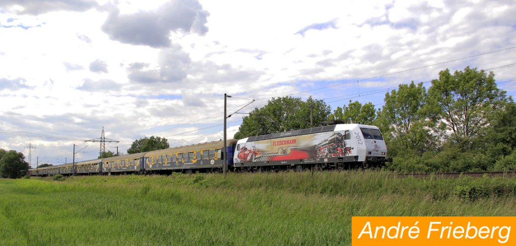 Die PRESS 145 023 mit einem Fernreisezug aus Amsterdam nach Hamburg. Zu sehen bei Osnabrck in Richtung Hannover am 10.06.12