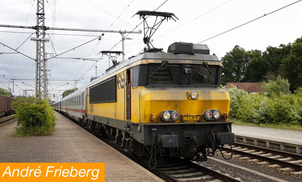 NS 1746 steht mit dem IC nach Schiphol abfahrbereit in Bad Bentheim am 09.06.12