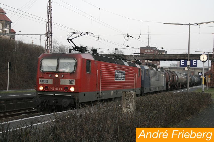 RBH 143 Doppeltraktion am 16.03.12 bei der Durchfahrt im Osnabrcker Hauptbahnhof
