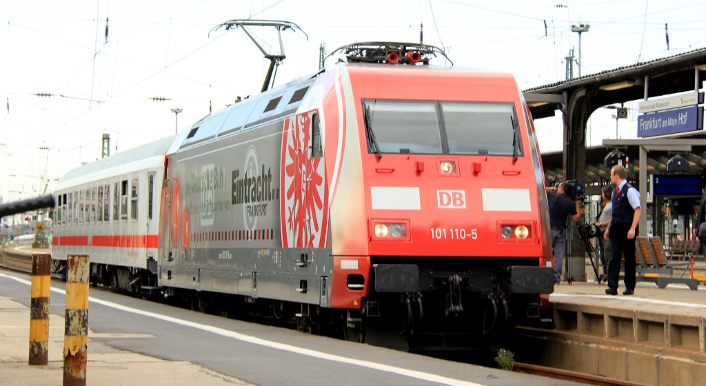 Vorstellung die Eintracht Frankfurt 101 110-5 in Frankfurt Hbf 29.08.2012
