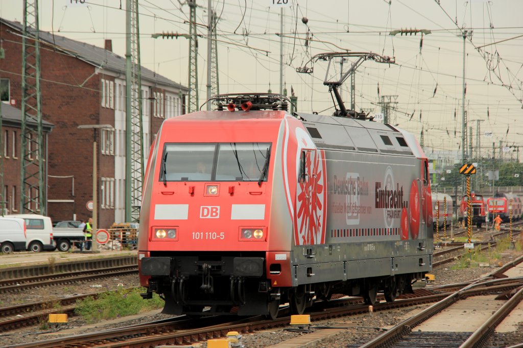 Zum ersten Mal die Eintracht Frankfurt 101 110-5 in Frankfurt Hbf 29.08.2012

