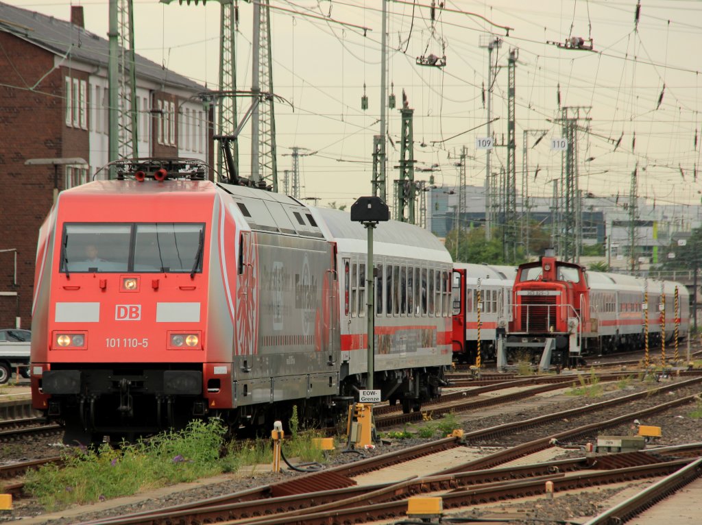 Zum ersten Mal die Eintracht Frankfurt 101 110-5 in Frankfurt Hbf 29.08.2012
