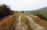 Ehemaliges Gleisbett der Finnebahn zwischen Gromonra-Burgwenden und Ostramondra; 1985 (Foto: Heinz Glodschei)