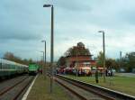 Zahlreiche Besucher bei unserem Fest zum 120. Geburtstag der Unstrutbahn im Bf Karsdorf; 25.10.2009