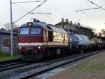 120 295 ist mit ihrem Fotogterzug von Nebra nach Stafurt auf der Rckfahrt in Artern angekommen. Nun geht es auf der Hauptbahn weiter bis Sangerhausen und dann nach Stafurt. 