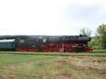 TG 50 3708-0 mit dem Winzerfestsonderzug von Freyburg ber Artern nach Halberstadt, am 08.09.2007 beim Kreuzungshalt im Bf Laucha. (Foto: Dieter Thomas)