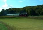 EMBB 52 8154-8 mit dem DPE 38995 von Leipzig-Plagwitz nach Karsdorf, am 12.09.2009 bei Kleinjena. Der Sonderzug brachte wieder Besucher zum Winzerfest nach Freyburg und fuhr dann weiter nach Karsdorf zur Abstellung.